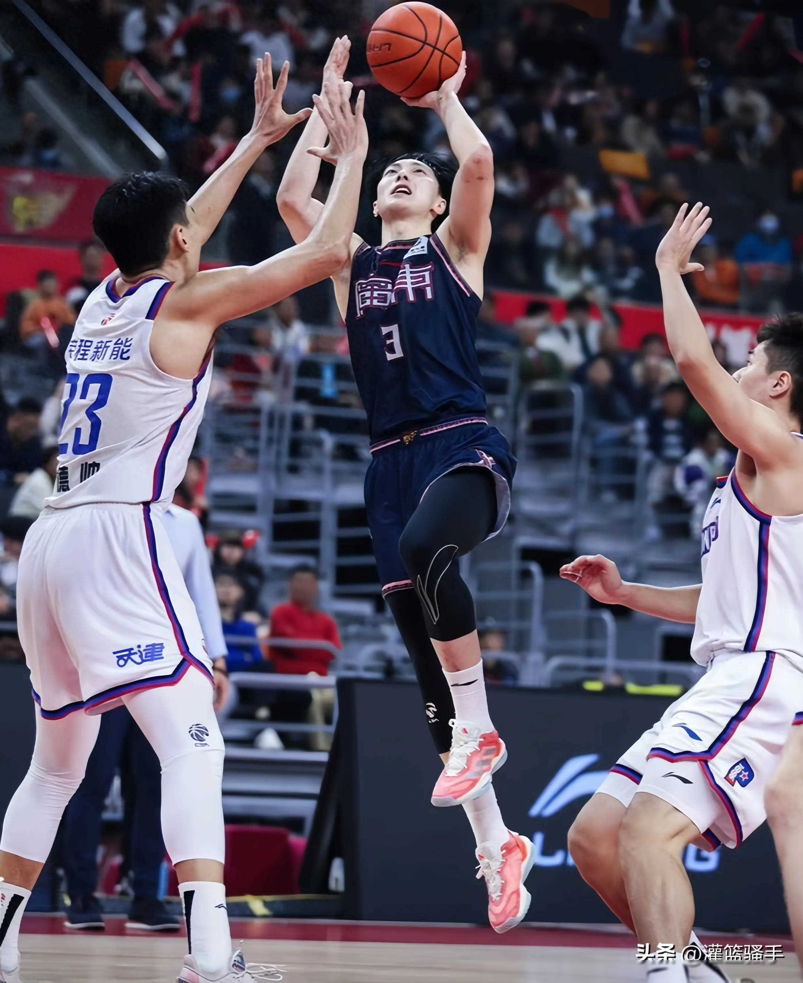 球天下体育官网-广州队连胜收官阶段,战胜浙江队队员